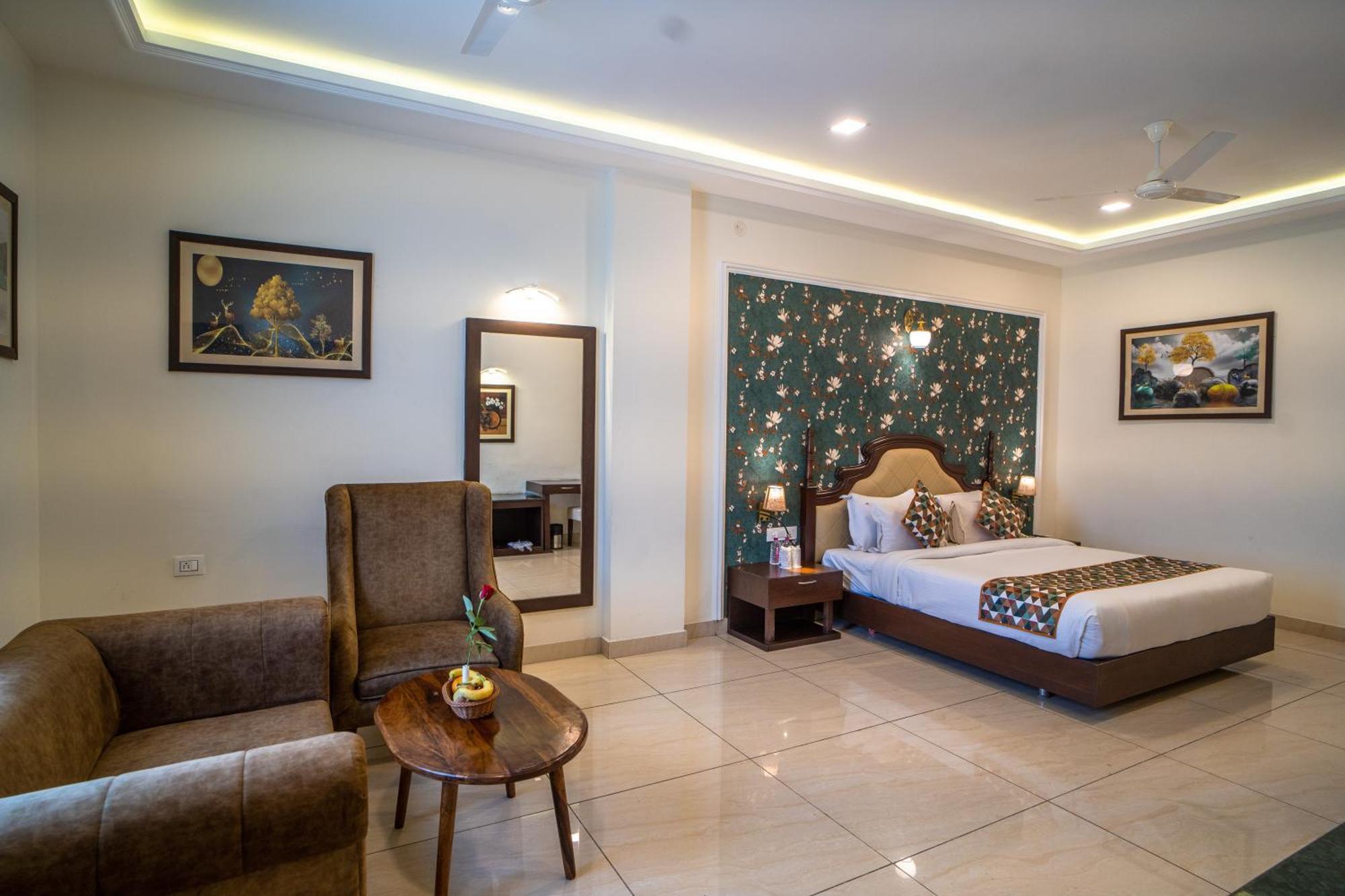 The Courtyard - Beyond Bar & Club Hotel อุเดเปอร์ ภายนอก รูปภาพ