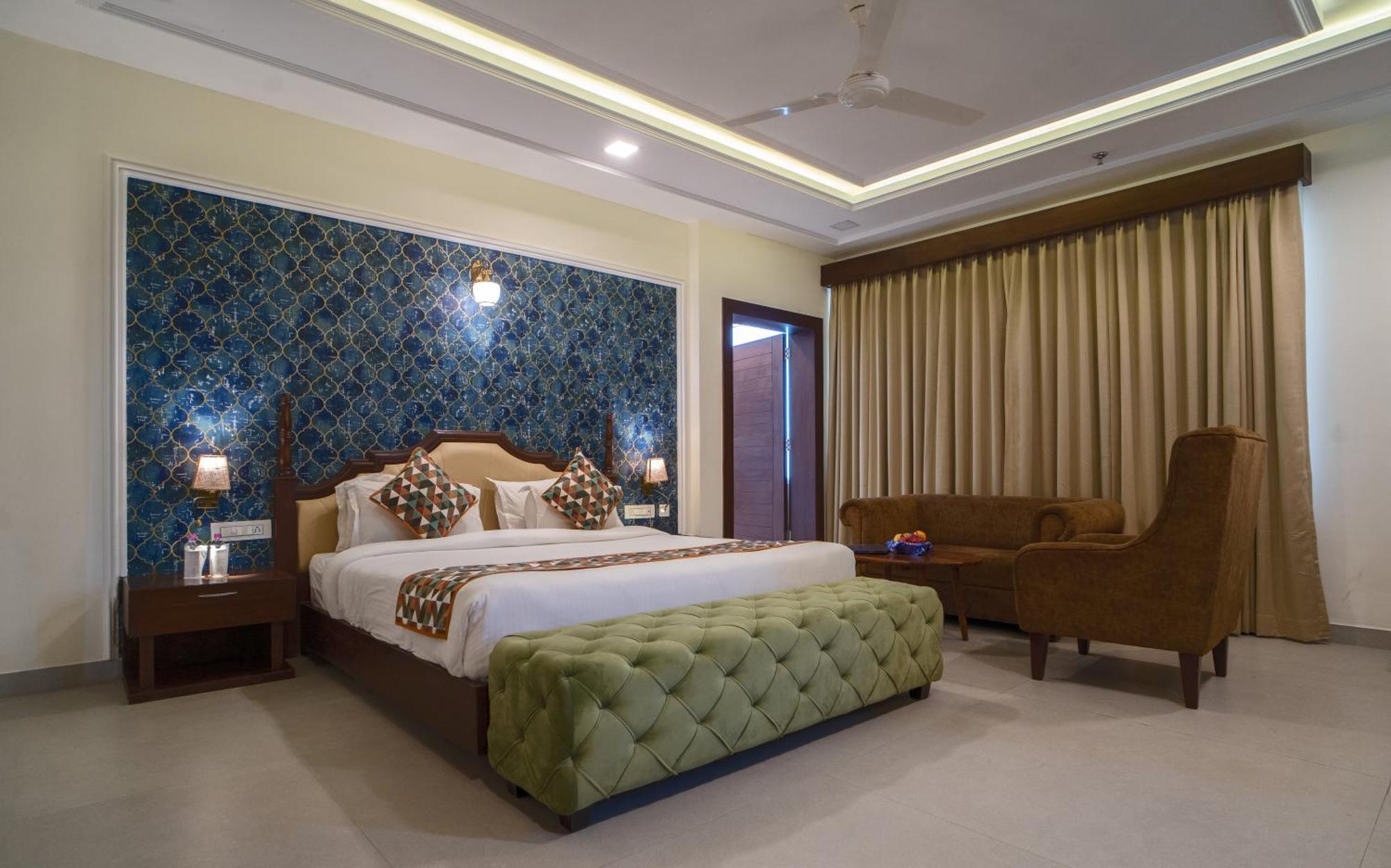The Courtyard - Beyond Bar & Club Hotel อุเดเปอร์ ภายนอก รูปภาพ