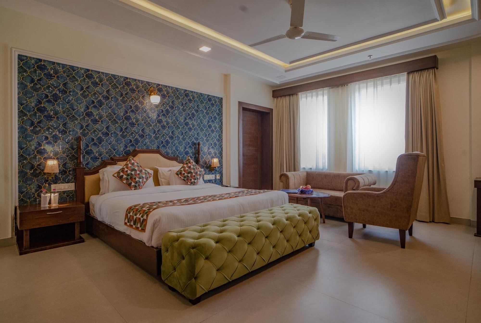 The Courtyard - Beyond Bar & Club Hotel อุเดเปอร์ ภายนอก รูปภาพ