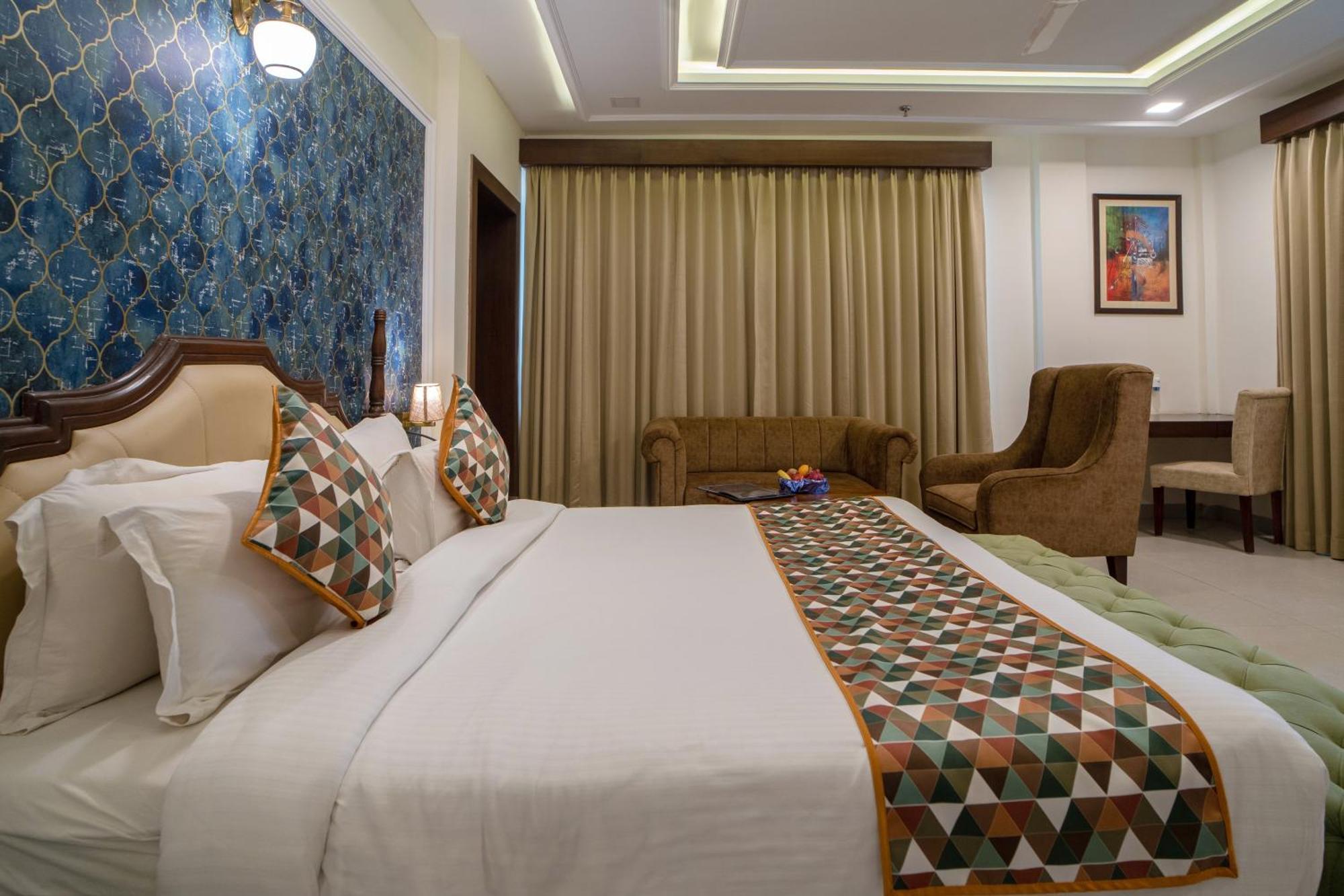 The Courtyard - Beyond Bar & Club Hotel อุเดเปอร์ ภายนอก รูปภาพ