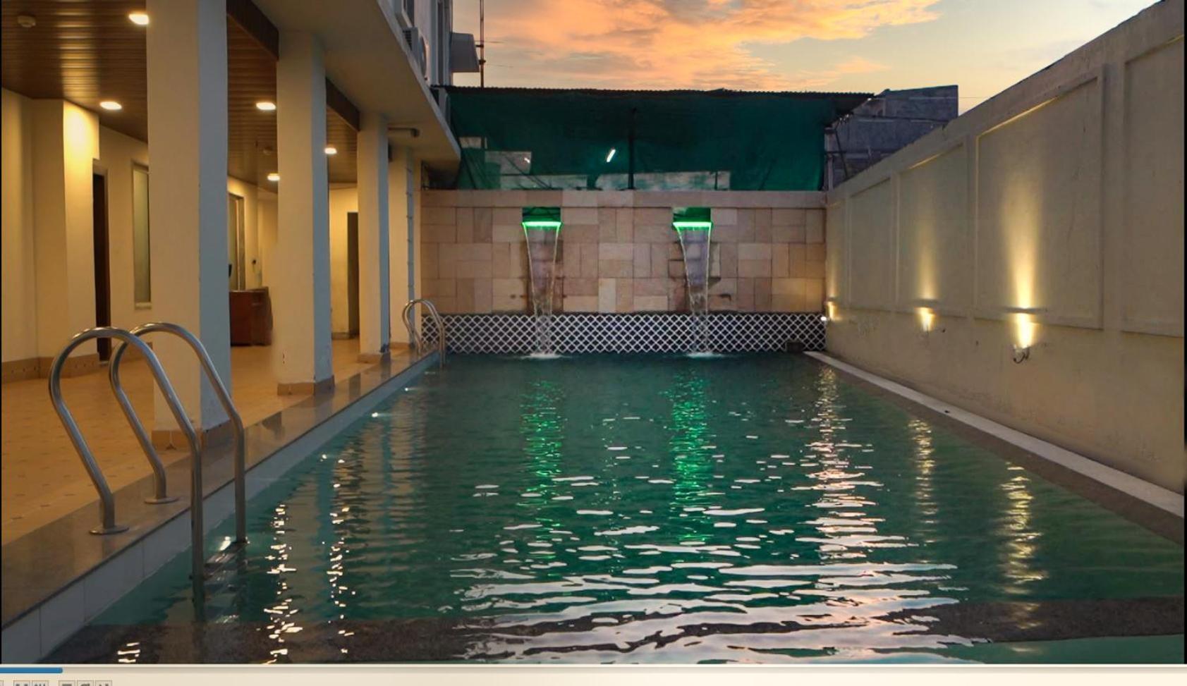 The Courtyard - Beyond Bar & Club Hotel อุเดเปอร์ ภายนอก รูปภาพ