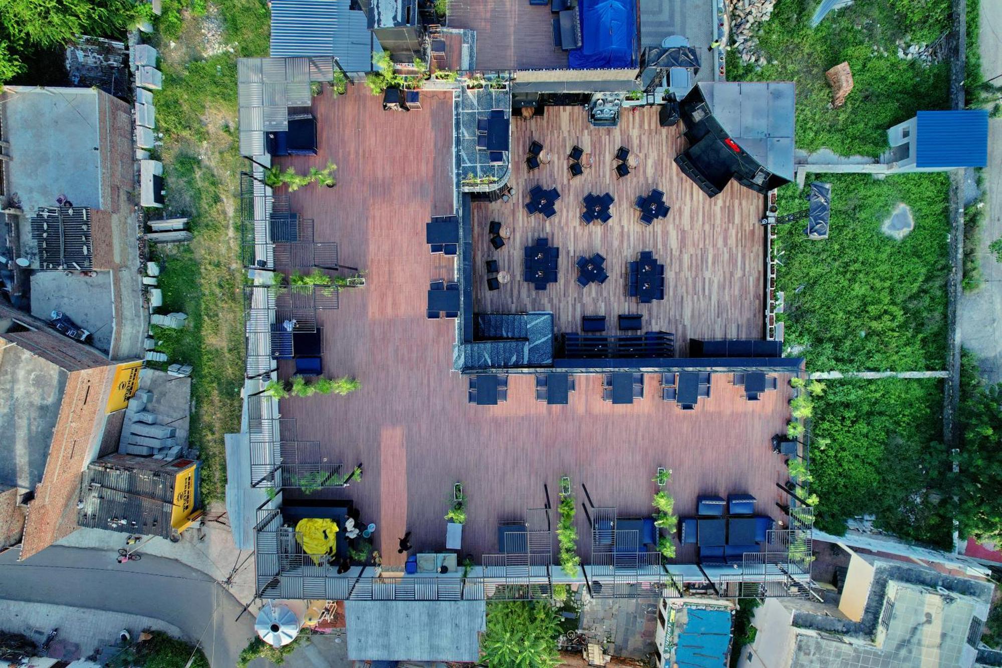 The Courtyard - Beyond Bar & Club Hotel อุเดเปอร์ ภายนอก รูปภาพ