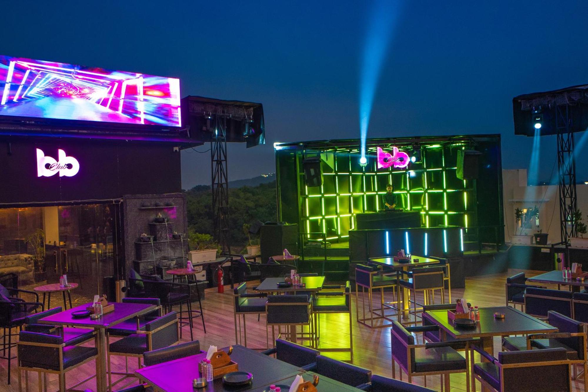 The Courtyard - Beyond Bar & Club Hotel อุเดเปอร์ ภายนอก รูปภาพ